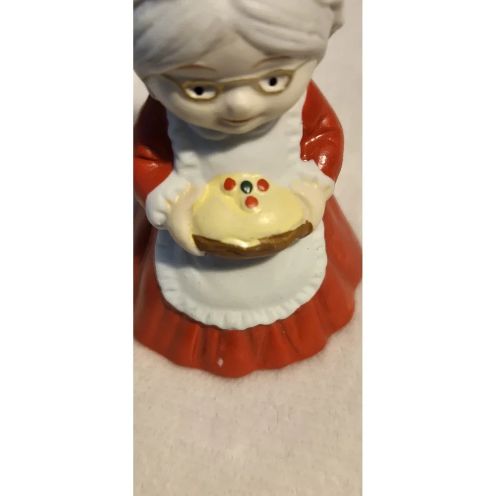 Vintage Mrs. Claus Salt Shaker Christmas Holiday Porcelain Ceramic Pie 3